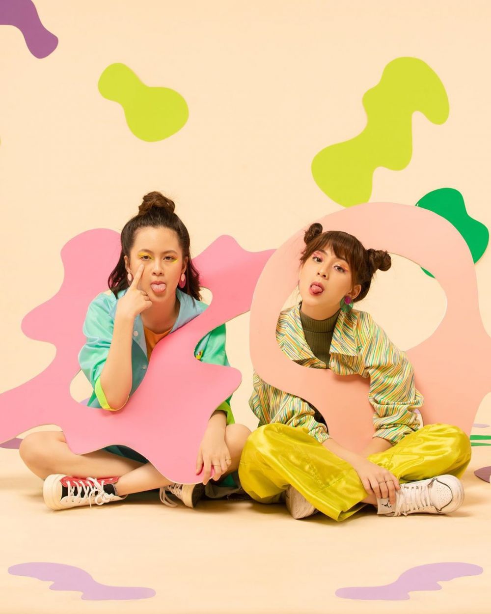 Gaya pemotretan 7 seleb kakak beradik, bak pinang dibelah dua