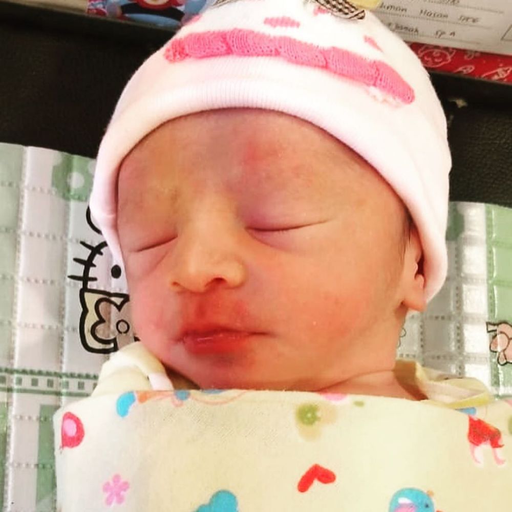 6 Momen bahagia Meidian Maladi dan istri karuniai buah hati pertama