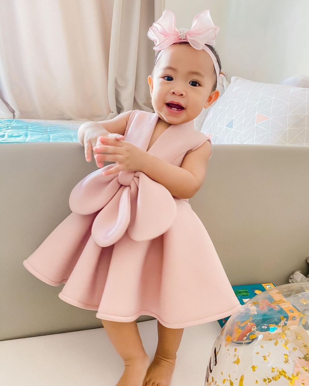 10 Potret Alea anak Raditya Dika bak ABG, totalitas bergaya