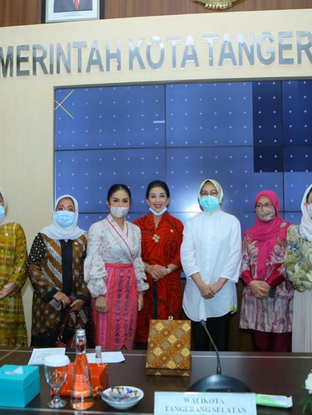 8 Potret Krisdayanti saat kunjungan kerja DPR, gayanya stylish abis