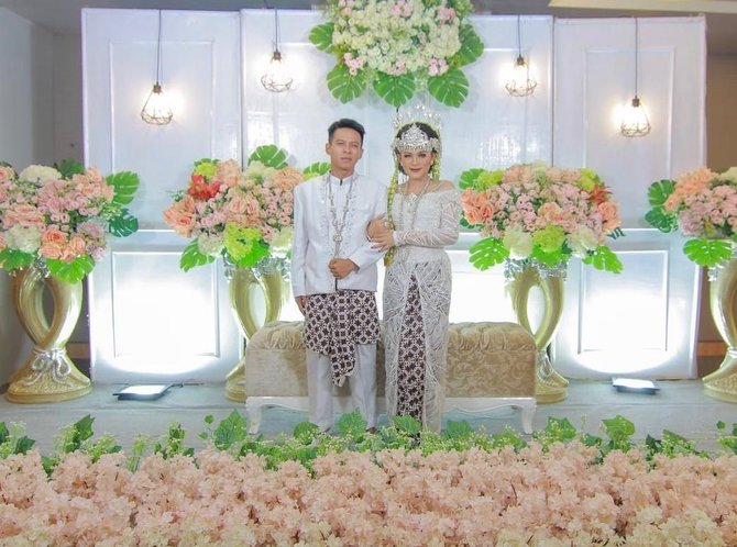 Potret 'Ariel Noah' pakai baju pengantin bikin heboh, ini faktanya