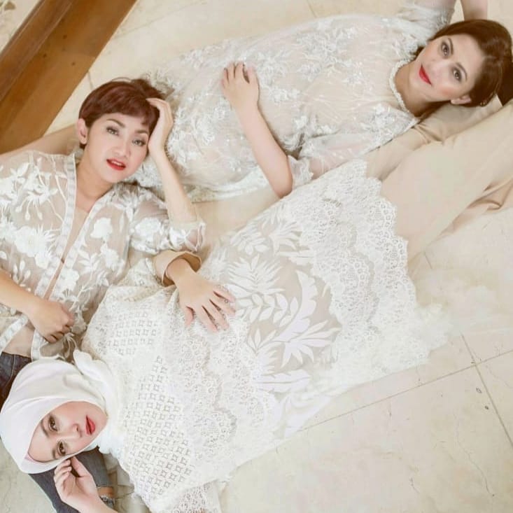 7 Potret persahabatan Dina Lorenza, Cut Keke, dan Windy Wulandari