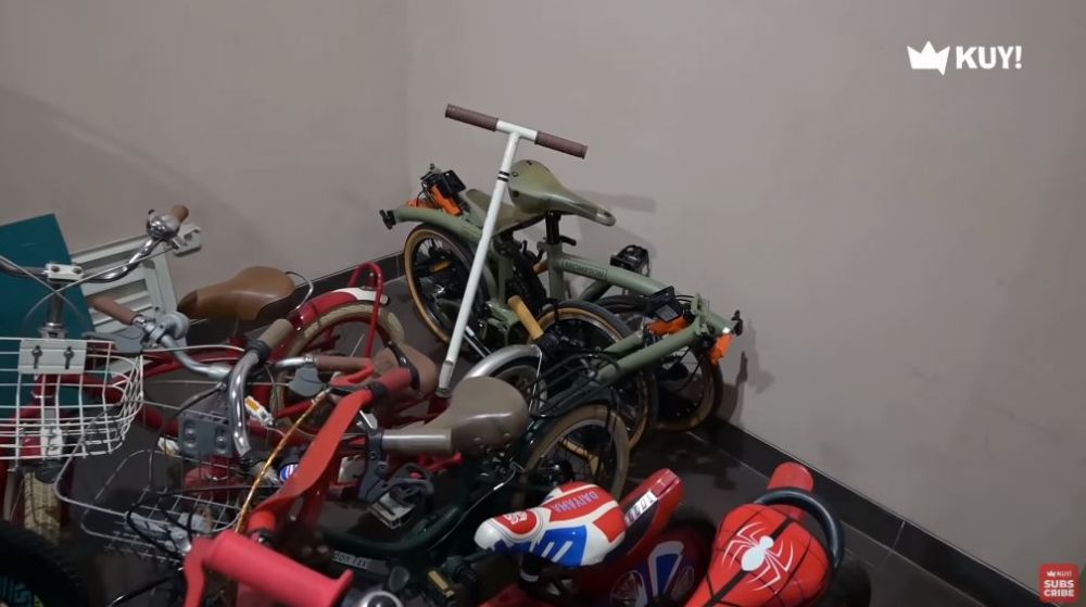 7 Potret garasi motor & sepeda Raffi Ahmad, koleksinya bikin melongo