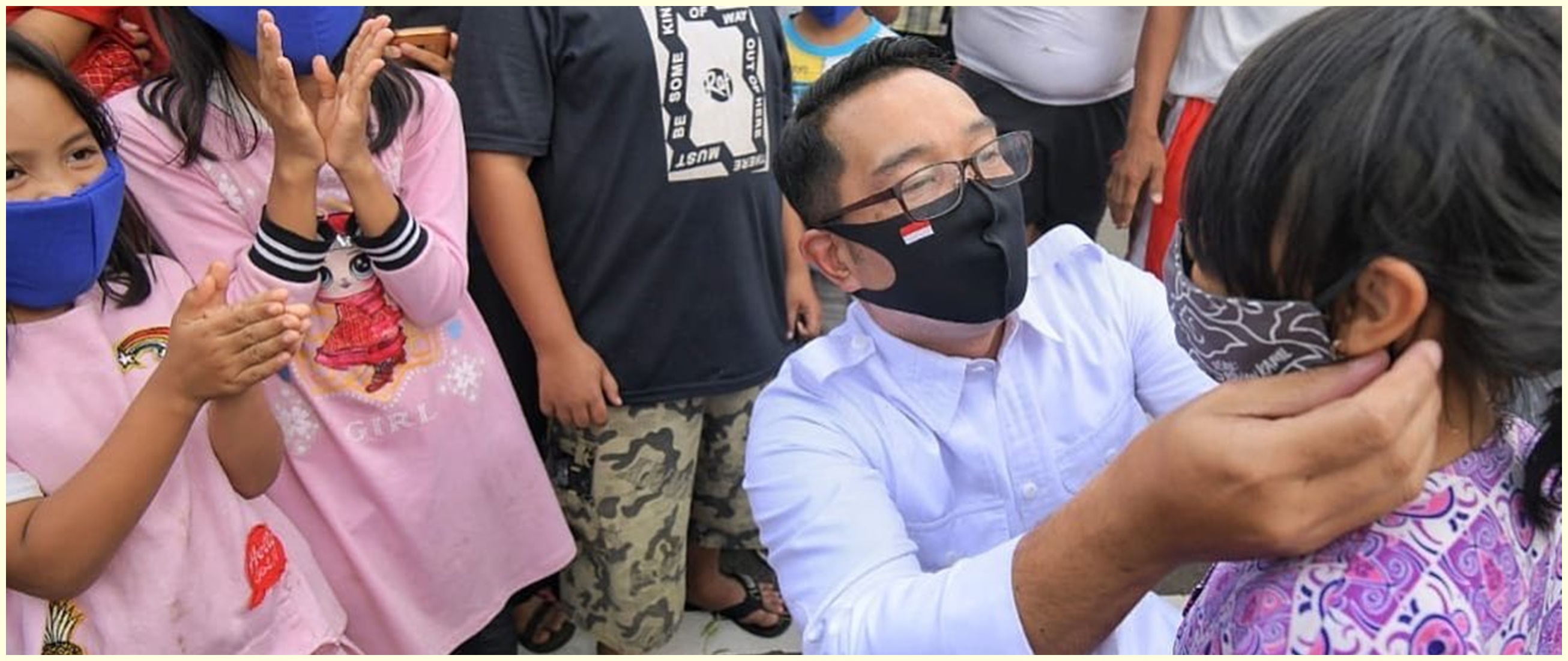 8 Momen Ridwan Kamil keliling kota bagikan masker ke anak-anak