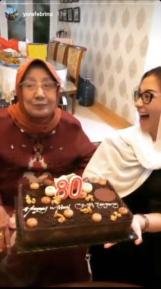 8 Momen ultah nenek Nikita Willy ke-80, kadonya curi perhatian