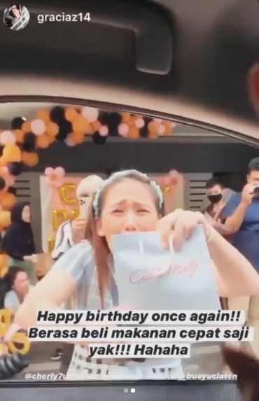 8 Momen ulang tahun Cherly eks Cherrybelle, dirayakan drive thru