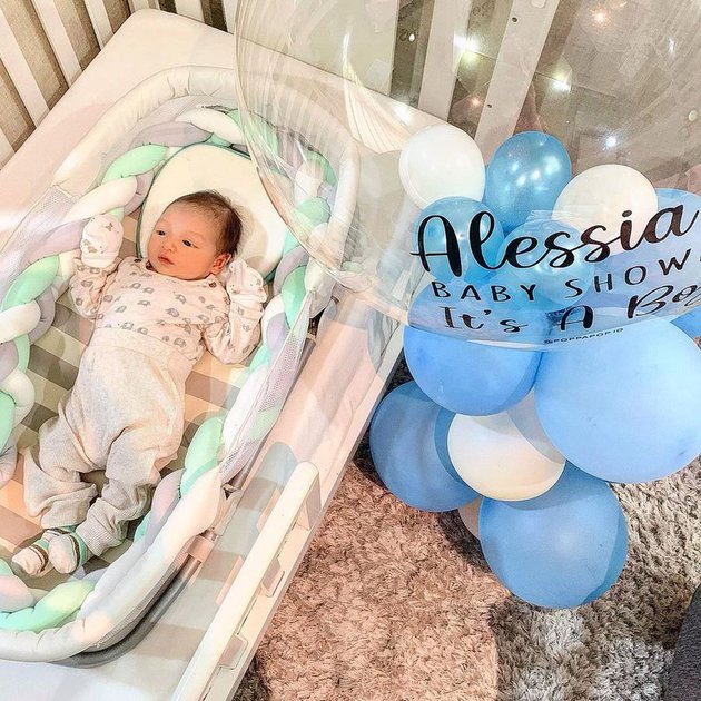 10 Potret anak ketiga Alessia Cestaro & Ahmad Affandy, jago pose