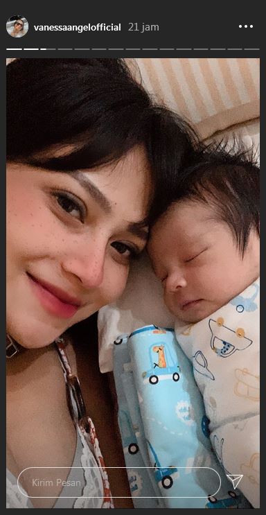8 Momen Vanessa Angel momong anak tanpa baby sitter, telaten