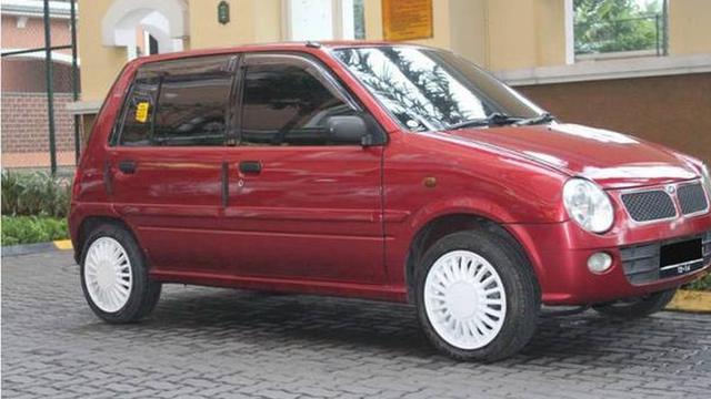 Penjual martabak mi ini sulap mobil mini jadi food truck