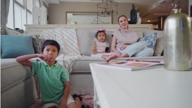 10 Potret apartemen Cathy Sharon, desain interiornya elegan 