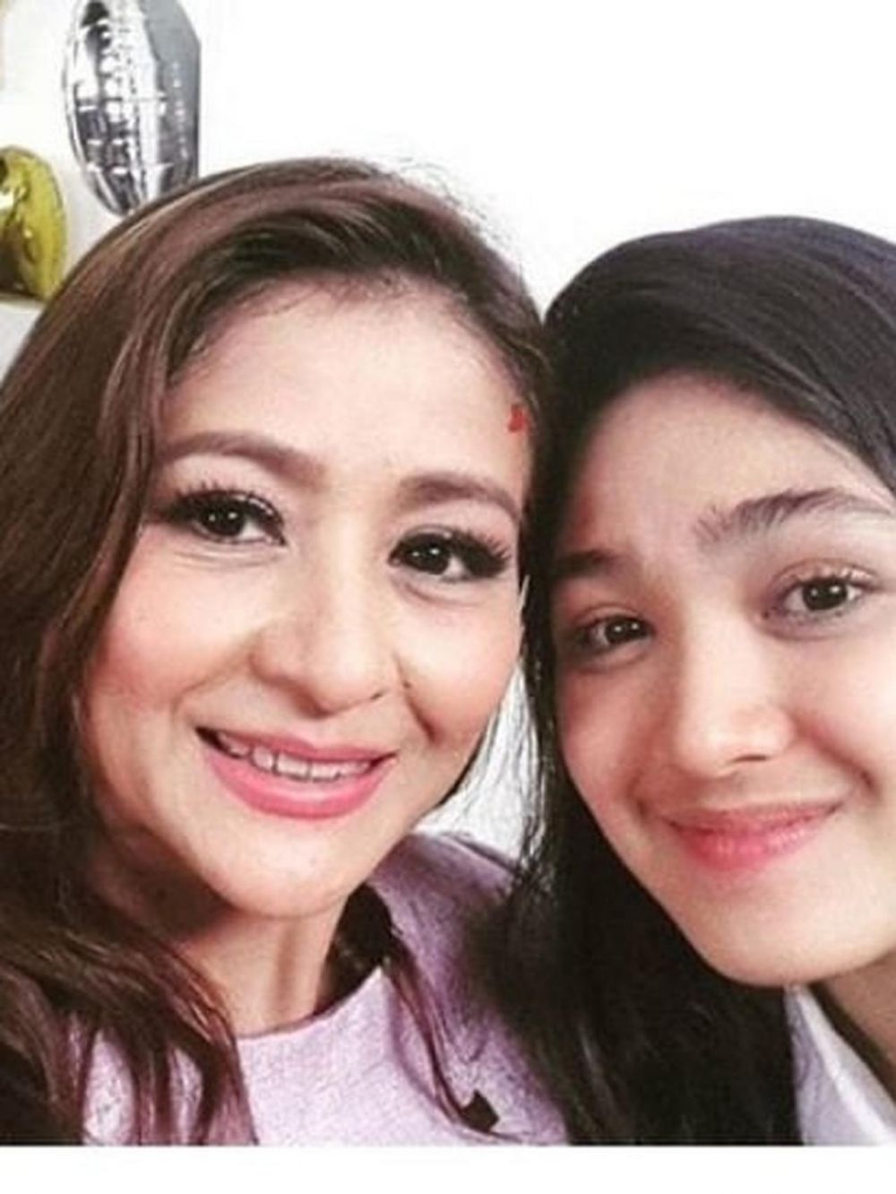 7 Potret kompak Cut Syifa dan Ine Dewi di luar syuting Samudra Cinta