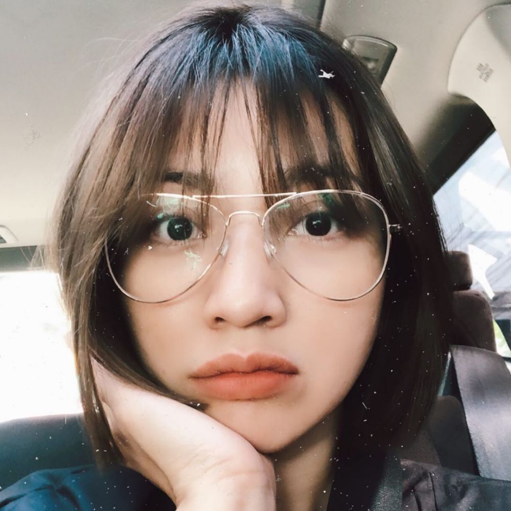 7 Potret Hesti Purwadinata berambut pendek, mirip Lisa Blackpink