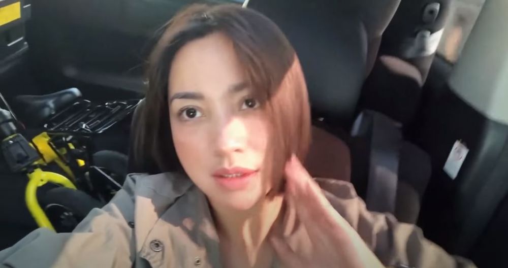 7 Potret Hesti Purwadinata berambut pendek, mirip Lisa Blackpink