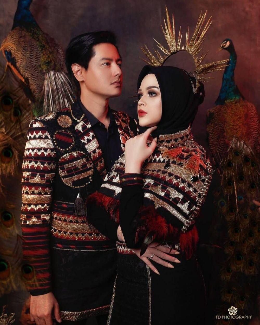 Beda gaya prewedding 9 pesinetron cantik, romantis abis