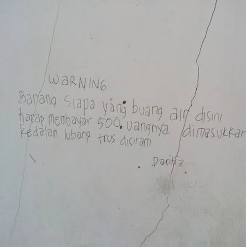 10 Tulisan nyeleneh di tembok jalanan ini bikin mikir dua kali