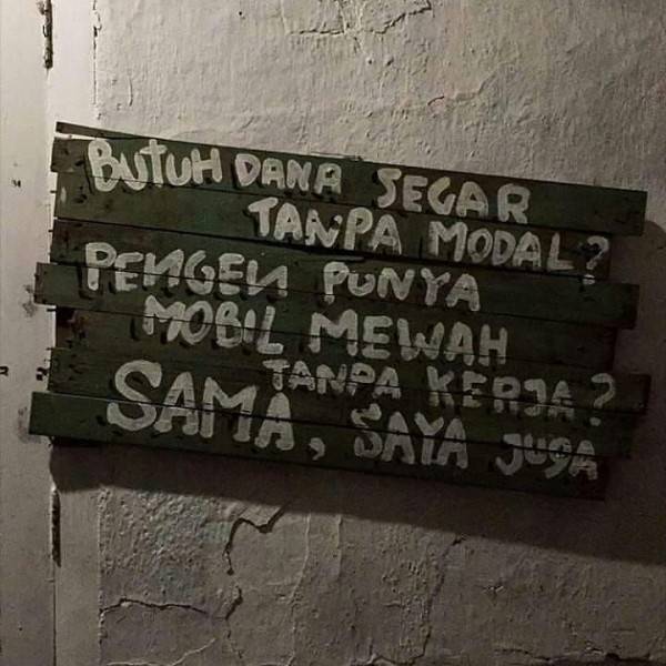 10 Tulisan nyeleneh di tembok jalanan ini bikin mikir dua kali