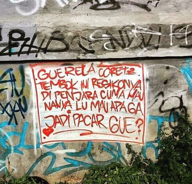 10 Tulisan nyeleneh di tembok jalanan ini bikin mikir dua kali