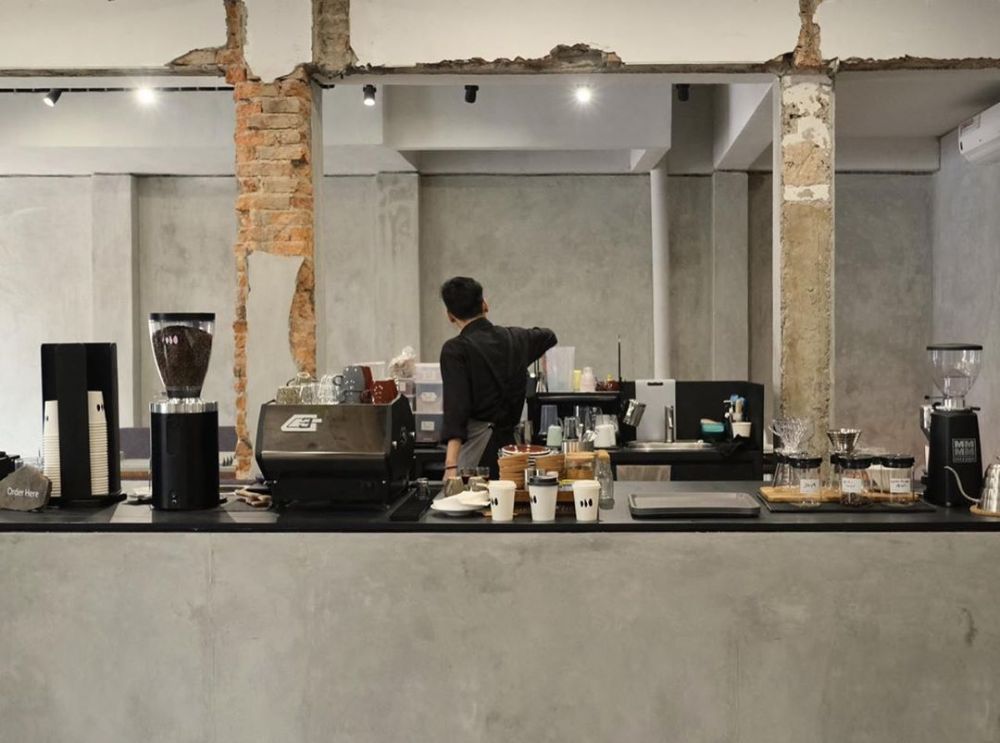 10 Potret cafe Natasha Rizky dan Desta, berkonsep eco-industrial