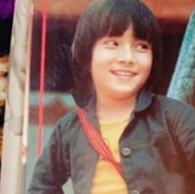 8 Potret masa kecil Adi Bing Slamet, rambutnya ikonik