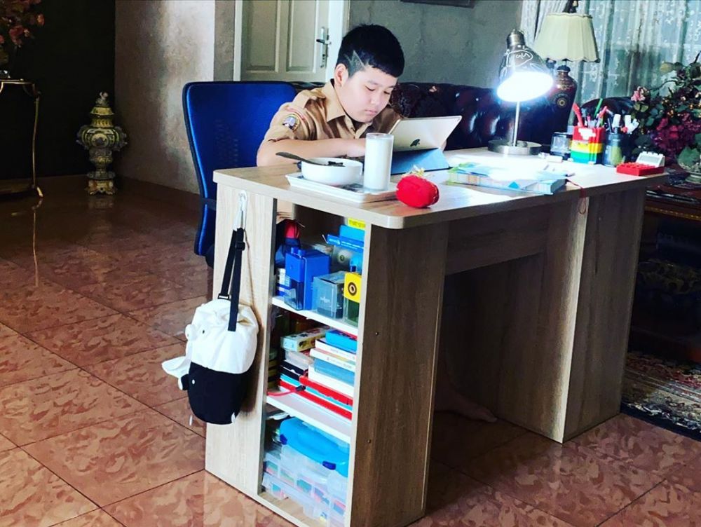 Tahun ajaran baru, ini momen 7 anak seleb sekolah di rumah