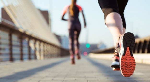 Antara jogging dan lari, mana yang lebih cepat turunkan berat badan?