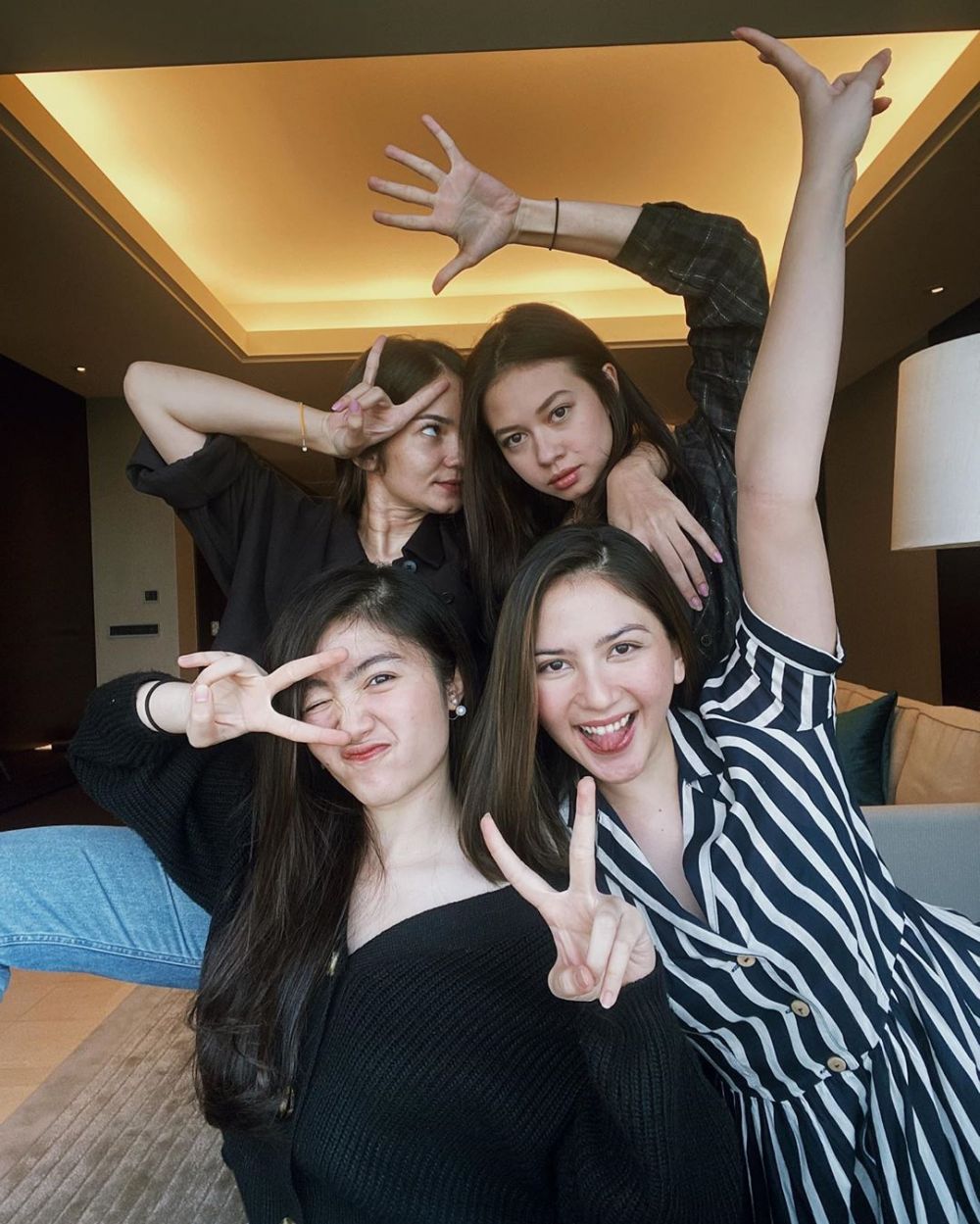8 Potret persahabatan Enzy Storia, Jessica Mila, Febby, dan Yuki Kato