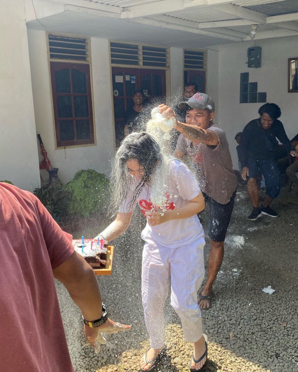 7 Momen ulang tahun Tissa Biani, dapat kejutan di lokasi syuting