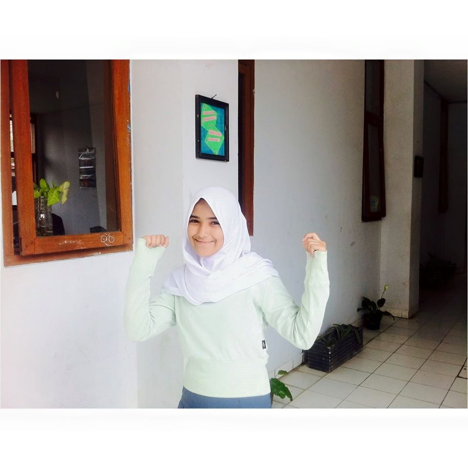 7 Potret Nadya Mustika istri Rizki D'Academy saat SMA, tampak imut