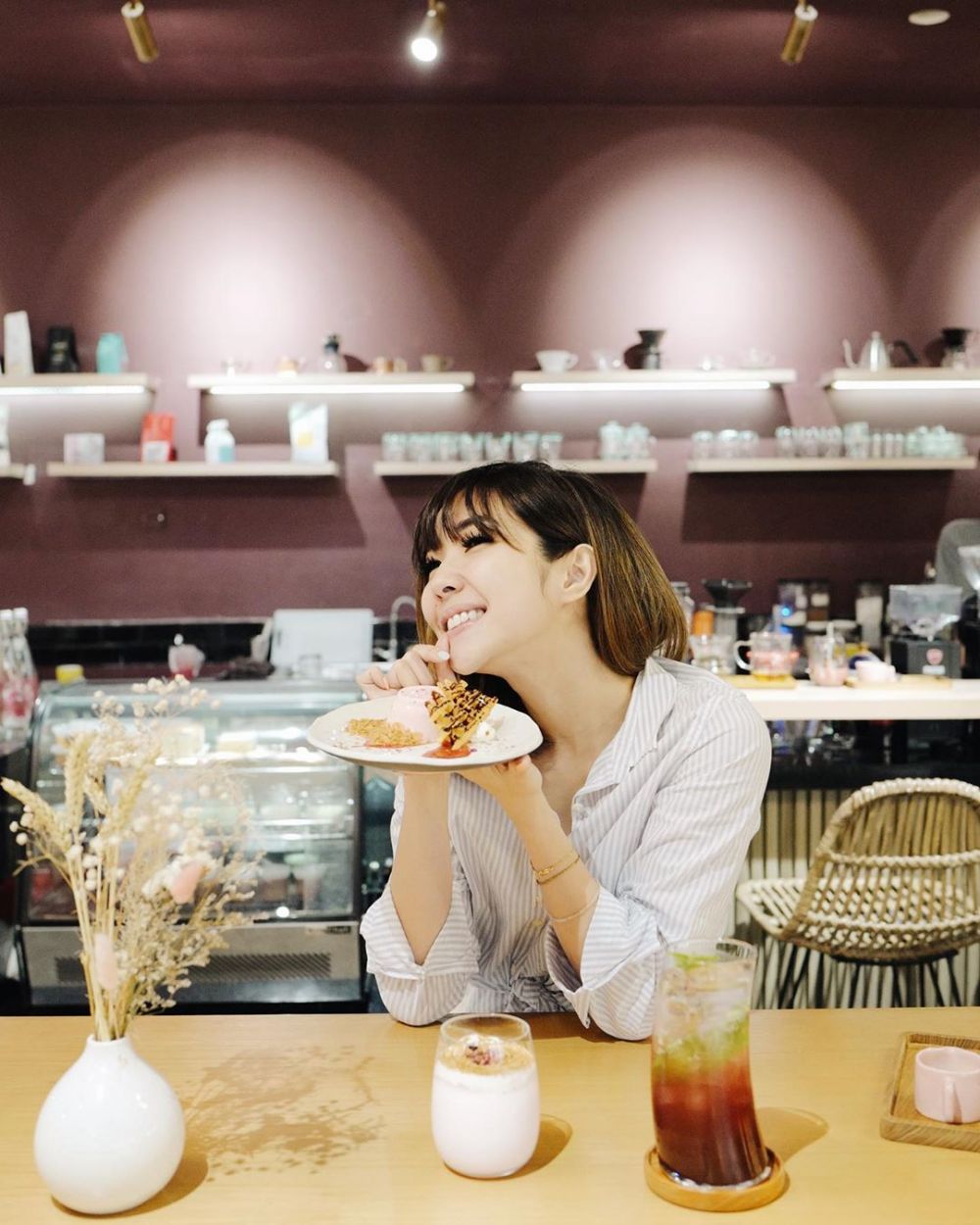 coffee shop artis cantik Instagram