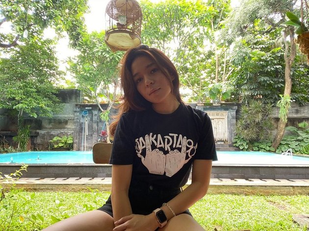 12 Potret Amanda Annette putri angkat Anjasmara, gayanya bak ABG