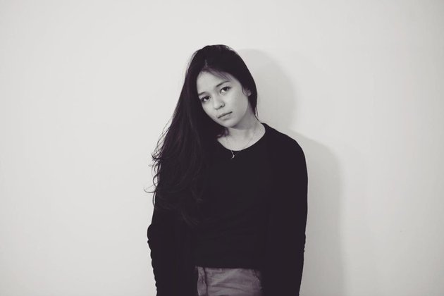 12 Potret Amanda Annette putri angkat Anjasmara, gayanya bak ABG