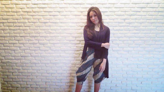 12 Potret Amanda Annette putri angkat Anjasmara, gayanya bak ABG