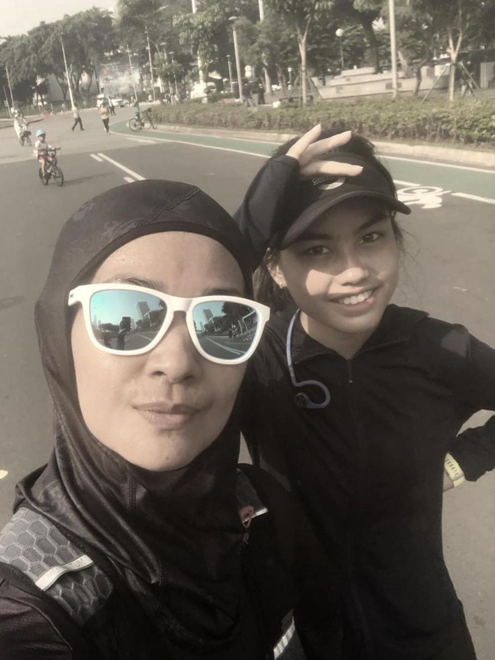 9 Potret kebersamaan Alya Rohali & putri sulung, bak kakak adik