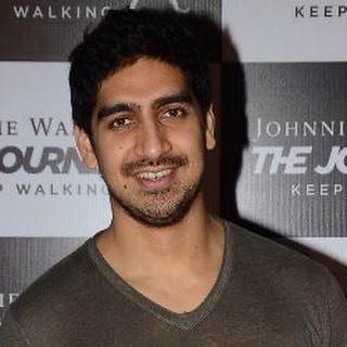 8 Potret Ayan Mukherjee, sepupu Kajol yang jadi sutradara film