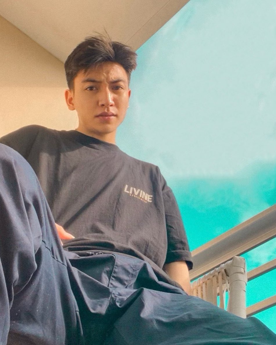 10 Pesona Jeffry Reksa, cowok yang foto bareng Putri Delina