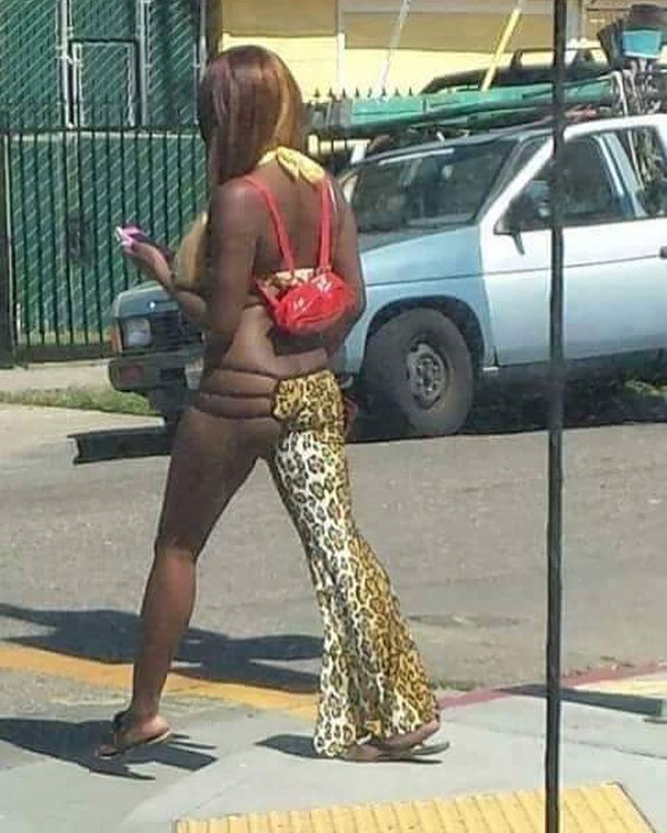 10 Fashion item dengan desain gagal ini bikin ogah pakai