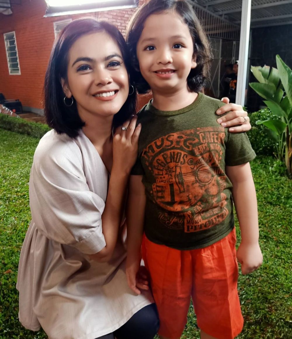9 Potret kedekatan Radja Nasution & Indah Indriana, bak anak kandung