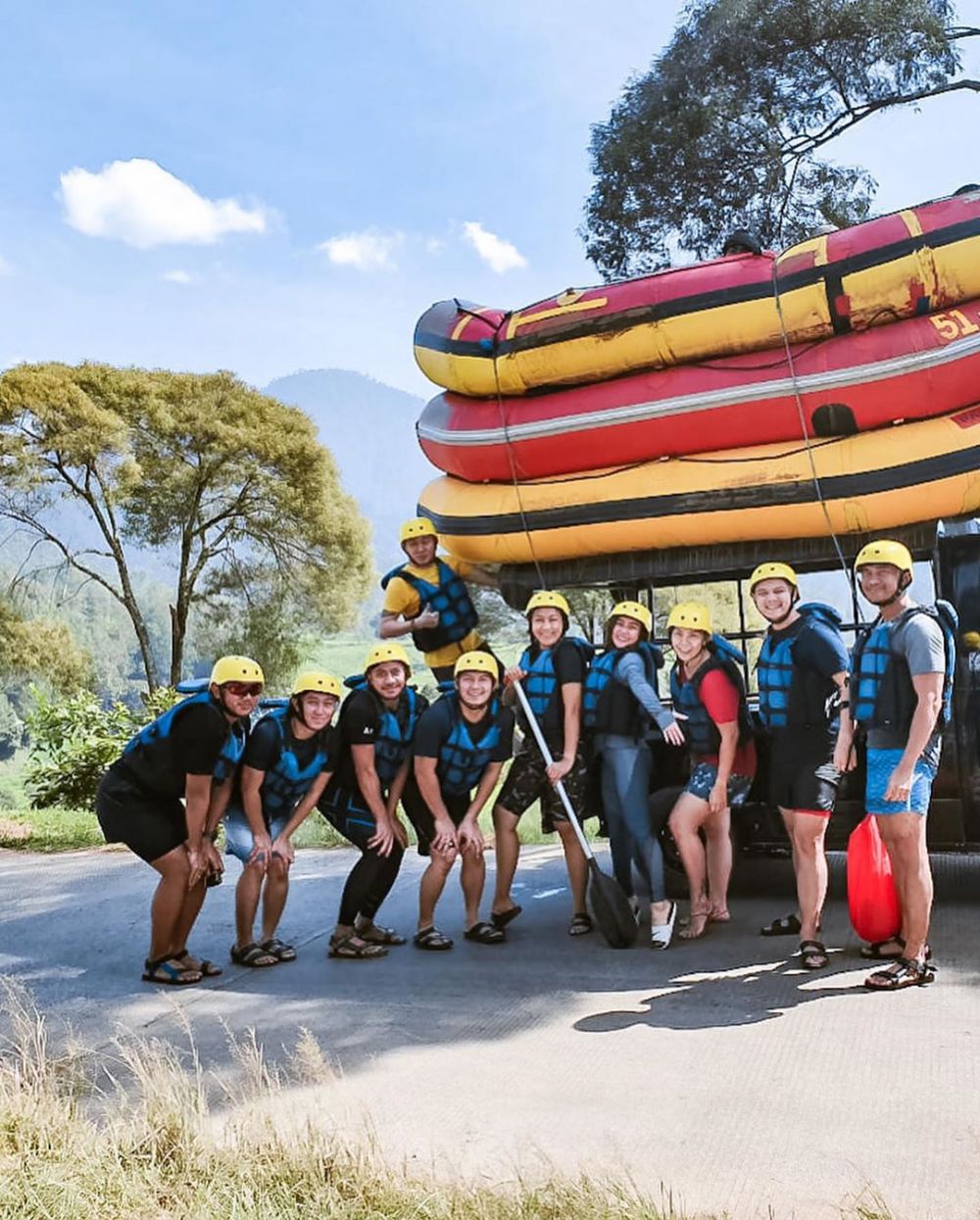 8 Momen liburan Cita Citata camping hingga rafting, penuh keseruan