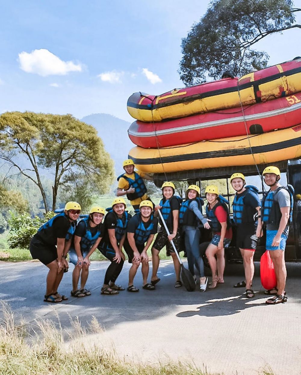 8 Momen liburan Cita Citata camping hingga rafting, penuh keseruan