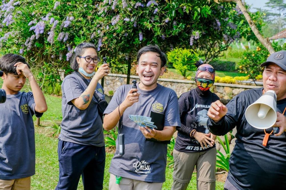 8 Momen Ruben Onsu ajak karyawan liburan, hadiahnya bikin heboh