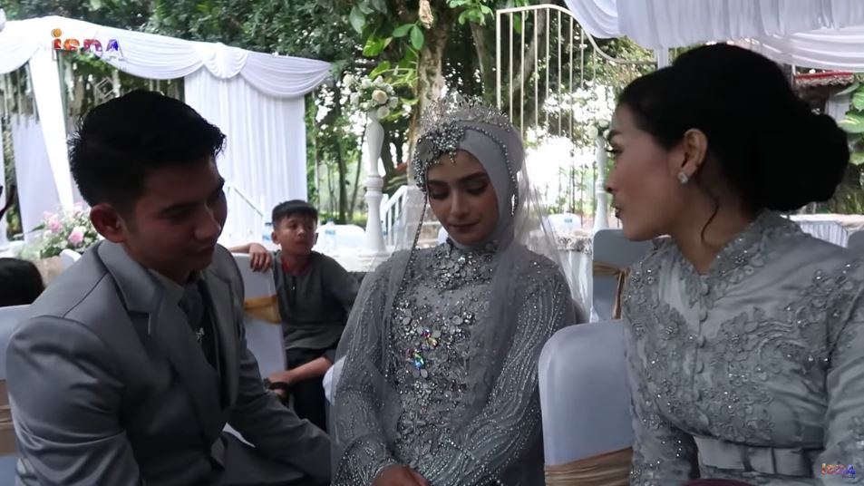6 Momen kedekatan Iis Dahlia & Nadya istri Rizki D'Academy