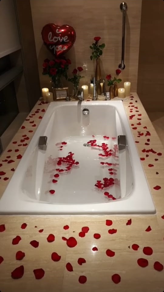 9 Momen ultah pernikahan ke-1 Tania Nadira & Abdulla Alwi, romantis