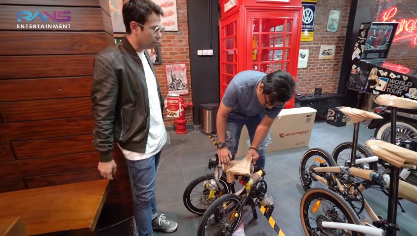 Potret garasi sepeda 4 seleb, ada yang koleksinya sampai belasan