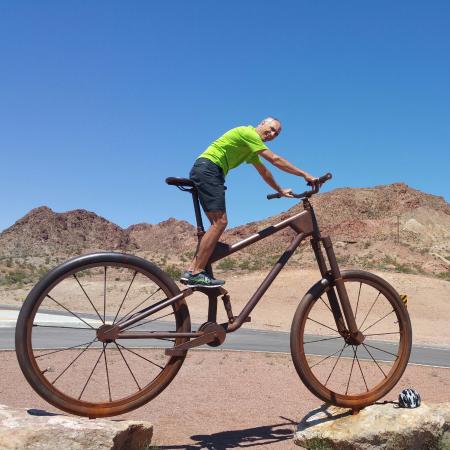 10 Potret sepeda berukuran nggak wajar, ada yang pakai ban jumbo