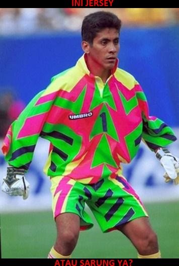 8 Meme lucu jersey tim sepak bola ini bikin cekikikan lihat desainnya