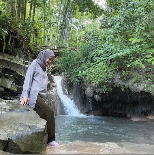 7 Gaya seleb babymoon saat new normal, cantik memesona