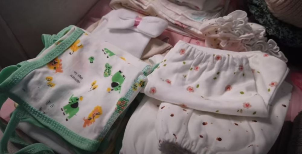 Persiapan lahiran, ini 7 starter pack yang dibawa Rianti Cartwright