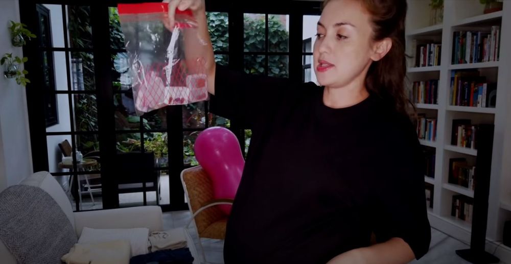 Persiapan lahiran, ini 7 starter pack yang dibawa Rianti Cartwright