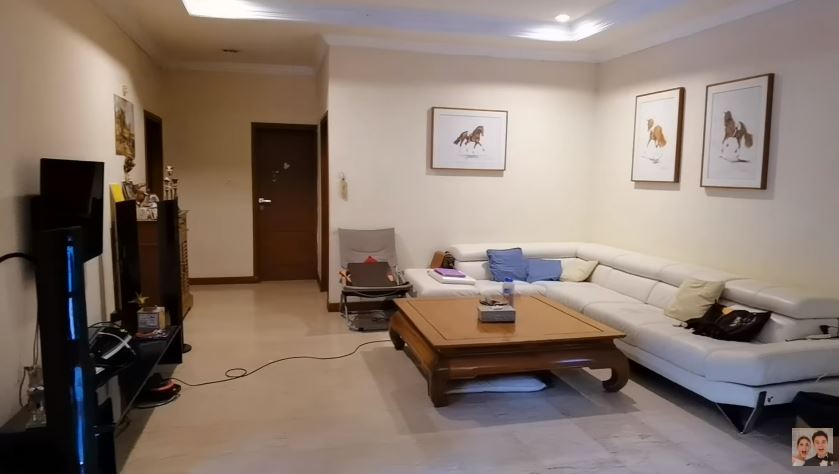 9 Potret rumah Larasati Gading, punya banyak kamar