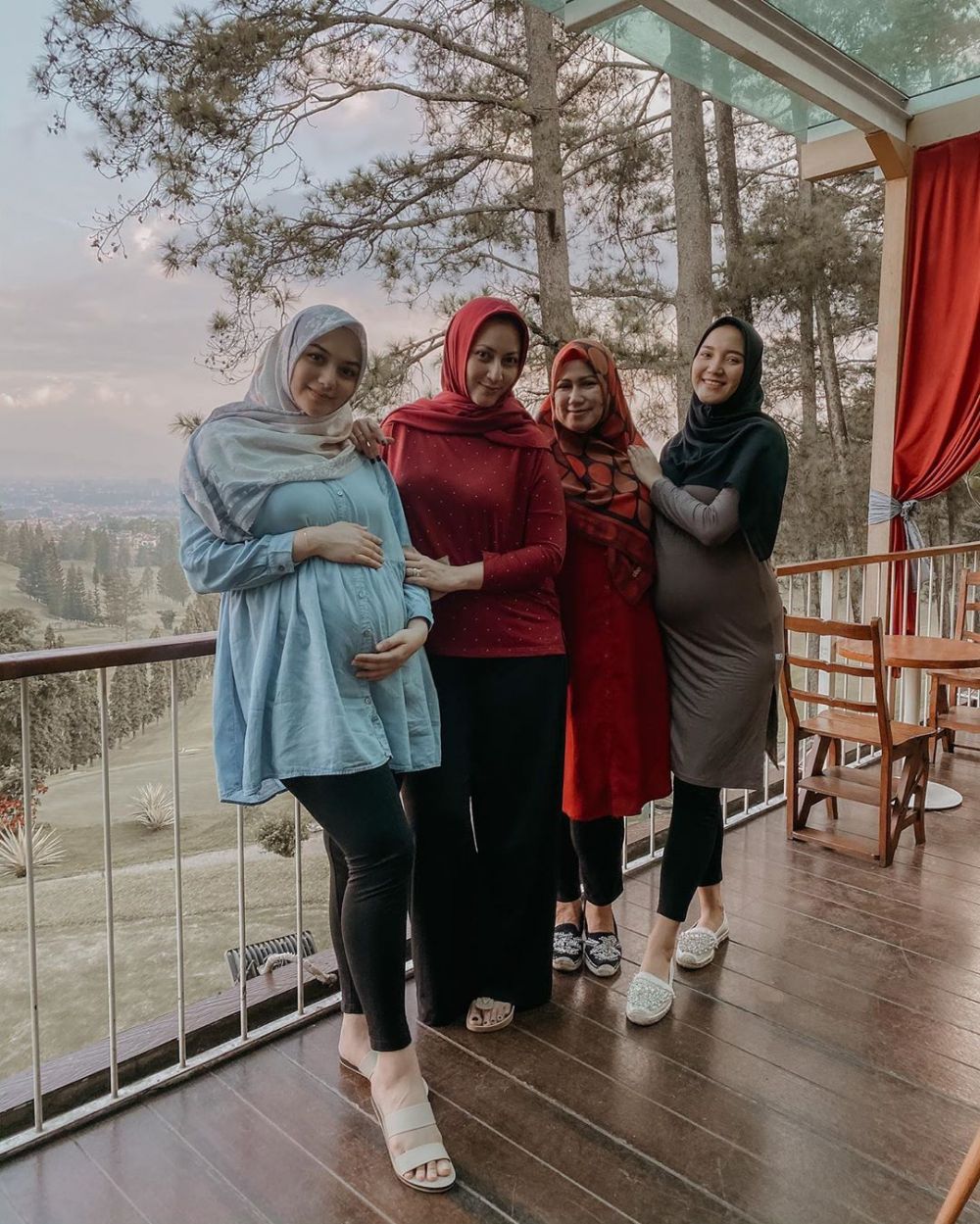 7 Potret kompak Citra Kirana dan Erica Putri saat hamil anak pertama